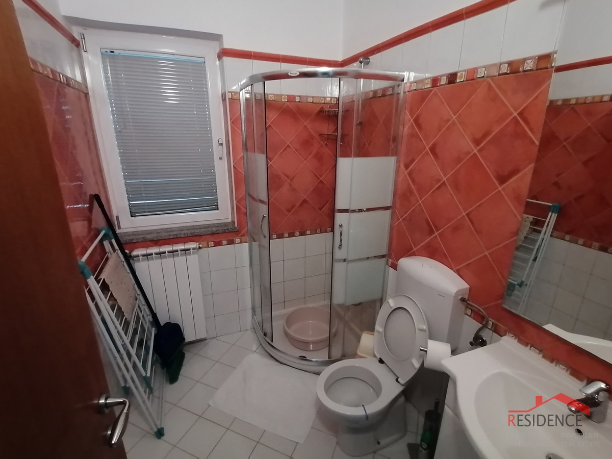 SAMOSTOJNA HIŠA V PREMANTURI, POGLED NA MORJE