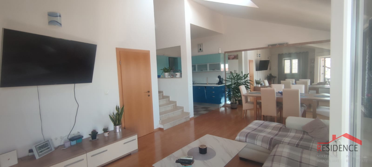 PULA- VERUDA PORAT, STANOVANJE V 2. NADSTROPJU, NOVOGRADNJA, DVOETAŽNO