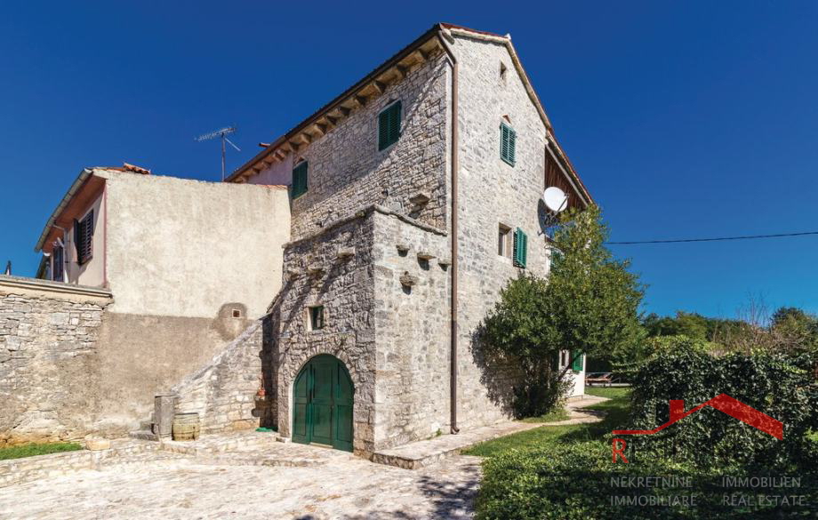 Svetvičenat-okolica, rustikalna počitniška hiša z bazenom