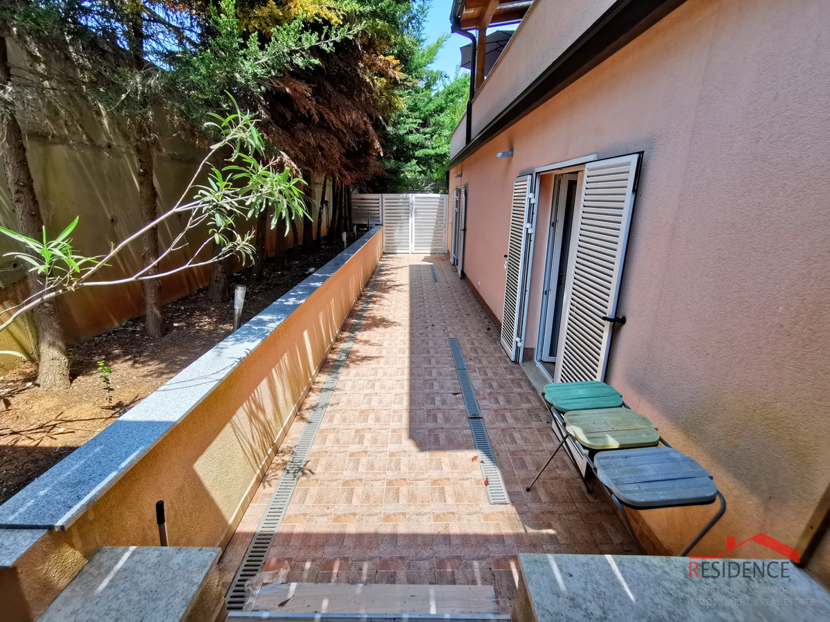 Pješčana Uvala, pritlični apartma z vrtom