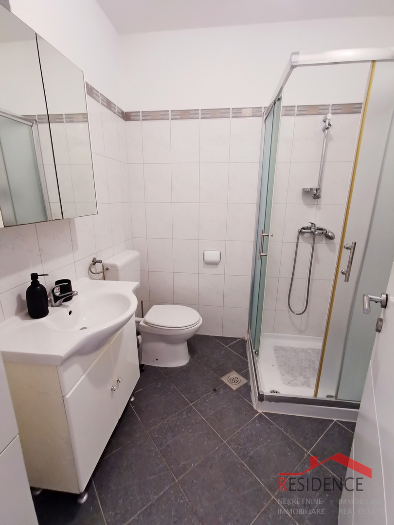 Pješčana Uvala, pritlični apartma z vrtom