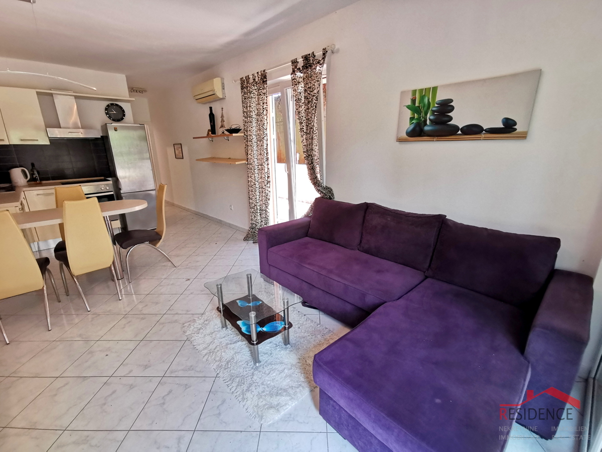 Pješčana Uvala, pritlični apartma z vrtom