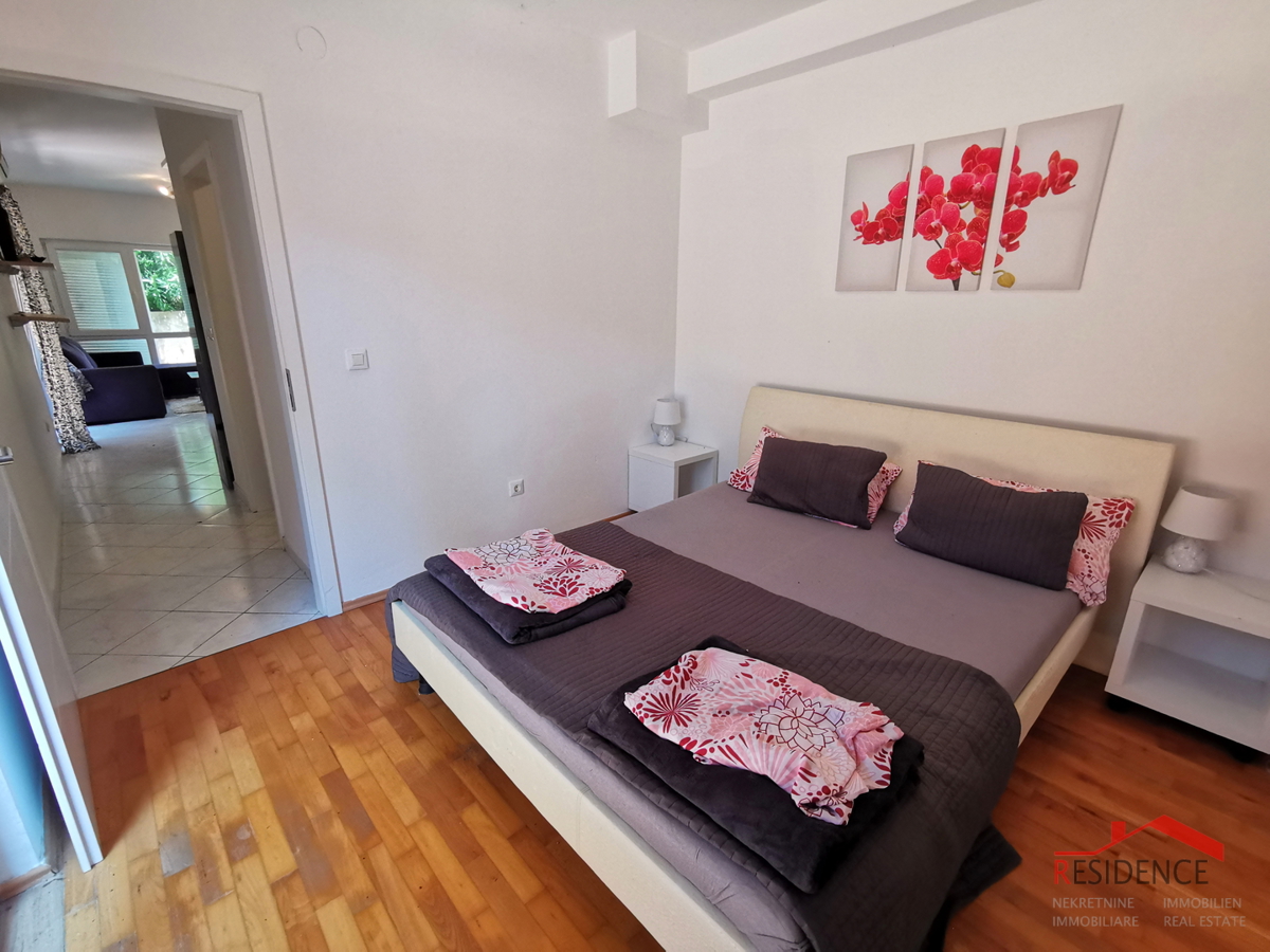 Pješčana Uvala, pritlični apartma z vrtom