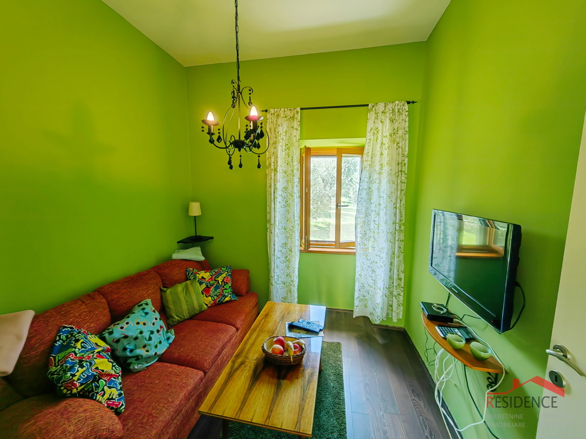 Čudovita enonadstropna hiša z dvema apartmajema v Puli