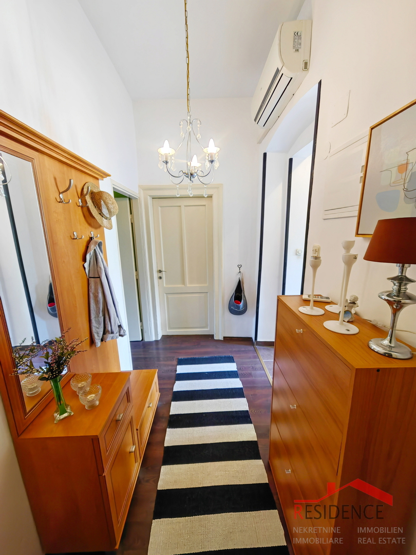 Čudovita enonadstropna hiša z dvema apartmajema v Puli
