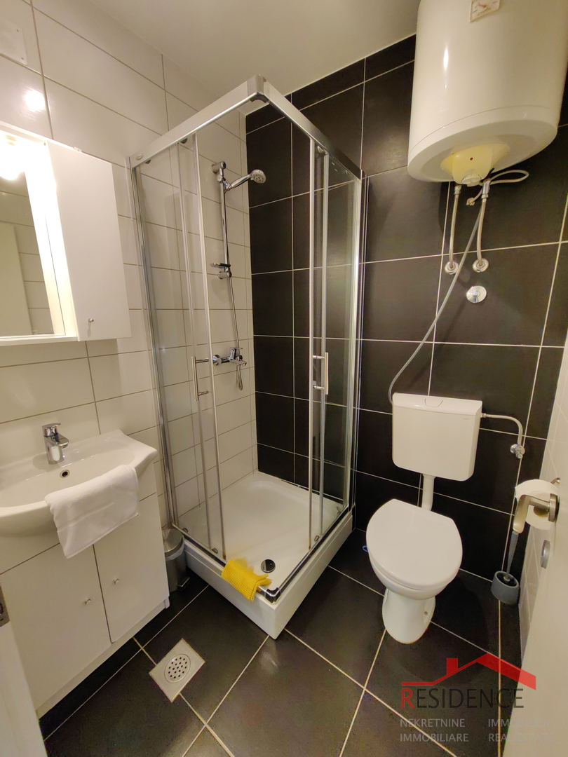 Čudovita enonadstropna hiša z dvema apartmajema v Puli