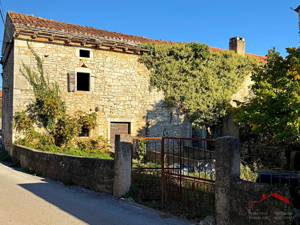 Filipana, Stara istrska hiša, vrt, garaža, konoba