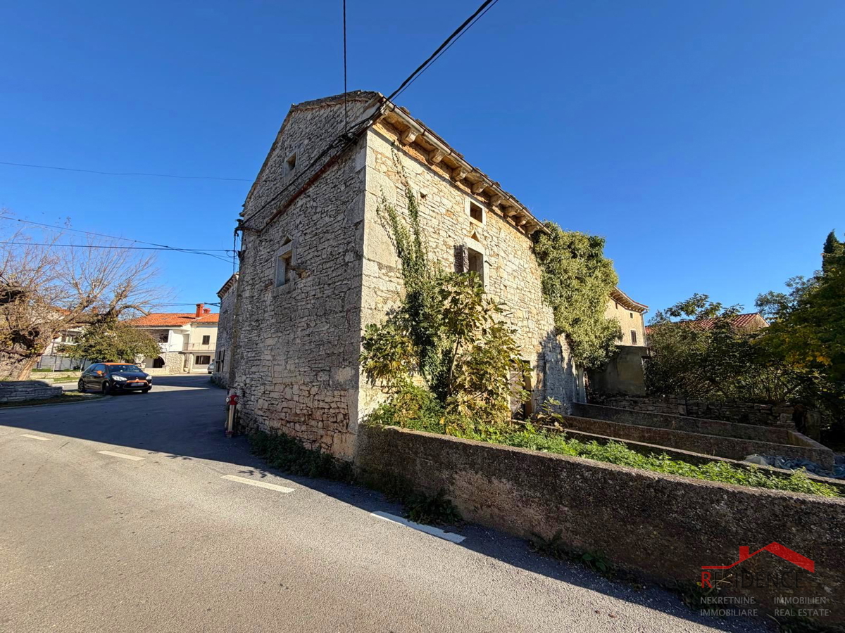 Filipana, Stara istrska hiša, vrt, garaža, konoba