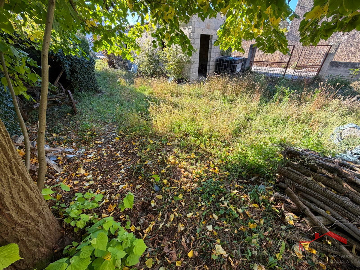Filipana, Stara istrska hiša, vrt, garaža, konoba