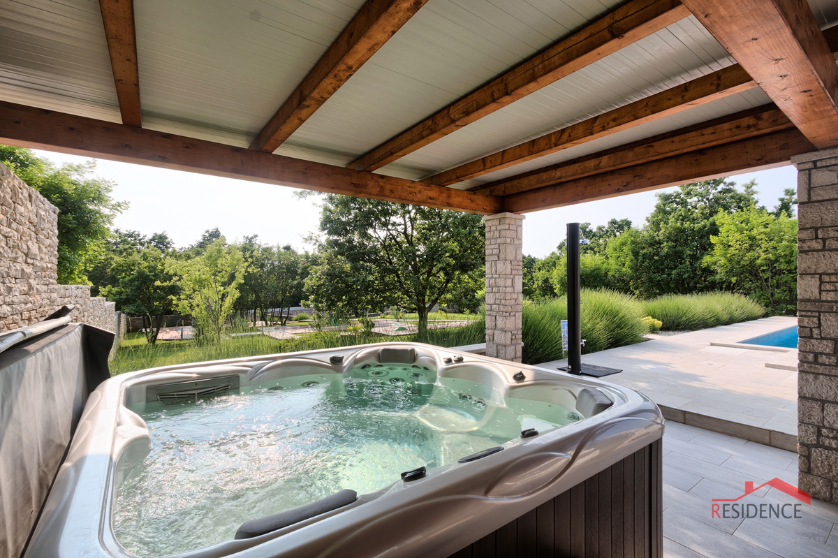 Štokovci, vila z bazenom, jacuzzijem