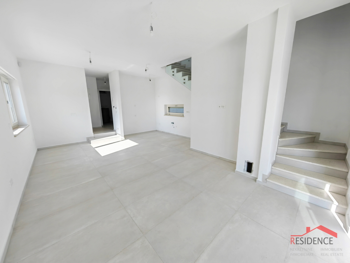 Ližnjan, nova vila z bazenom in pogledom na morje