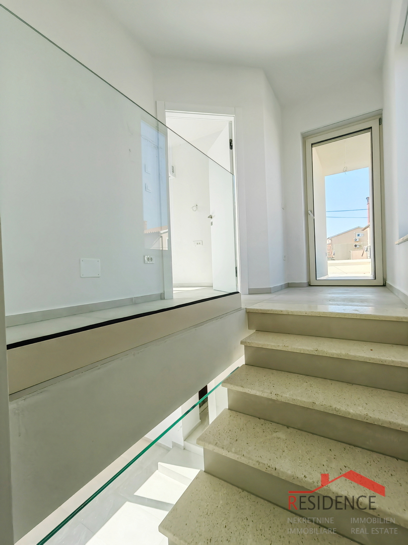 Ližnjan, nova vila z bazenom in pogledom na morje