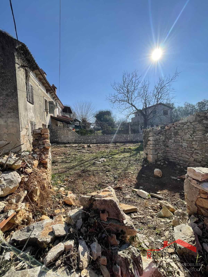 VALTURA, STARA ISTRSKA KAMNITA HIŠA Z VRTOM