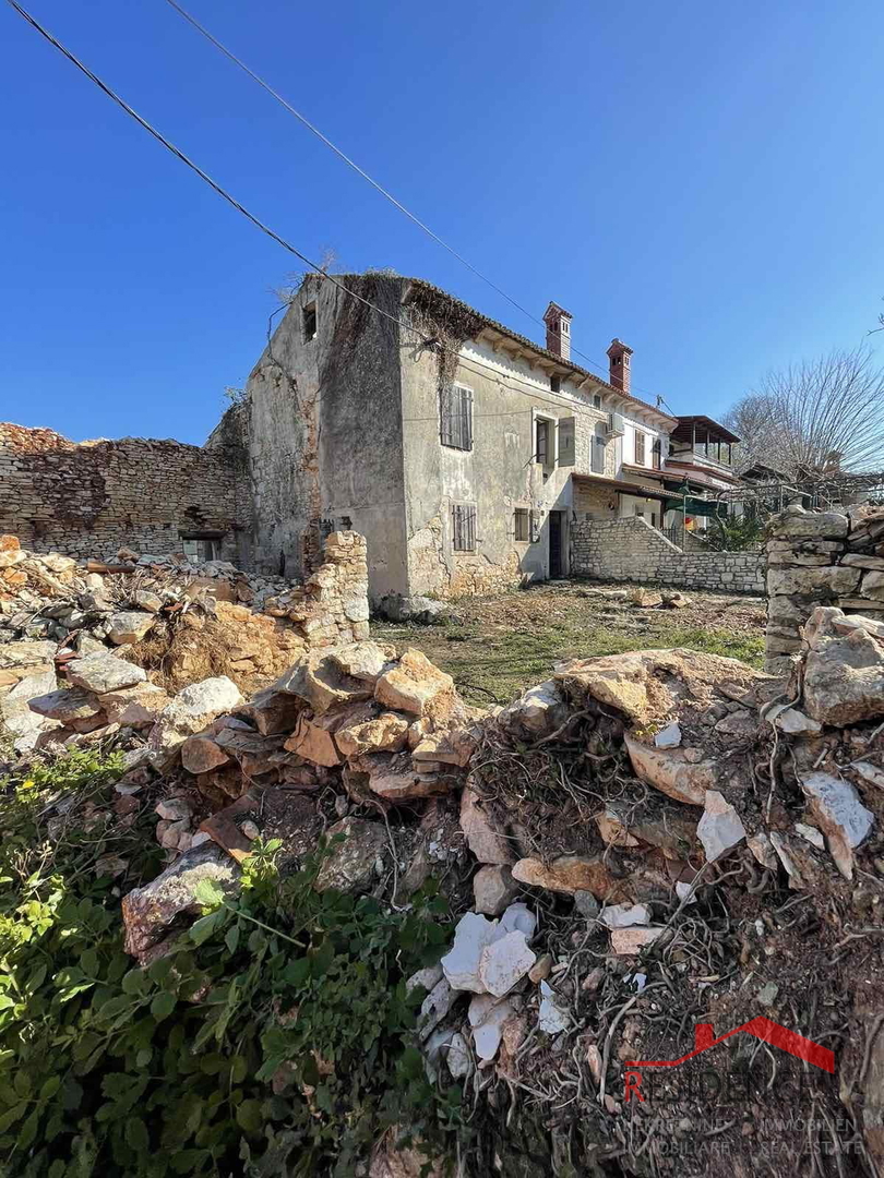 VALTURA, STARA ISTRSKA KAMNITA HIŠA Z VRTOM