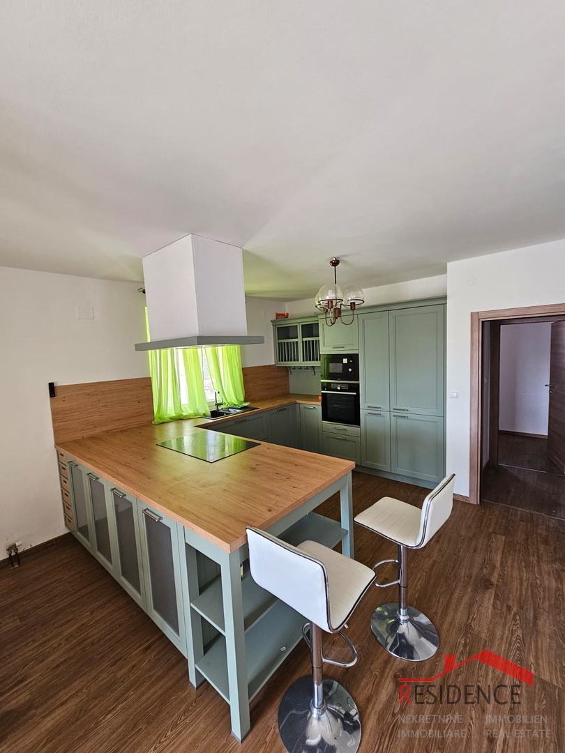 Banjole, hiša s tremi apartmaji in pogledom na morje