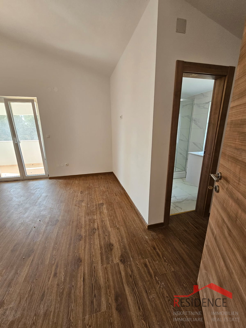 Banjole, hiša s tremi apartmaji in pogledom na morje