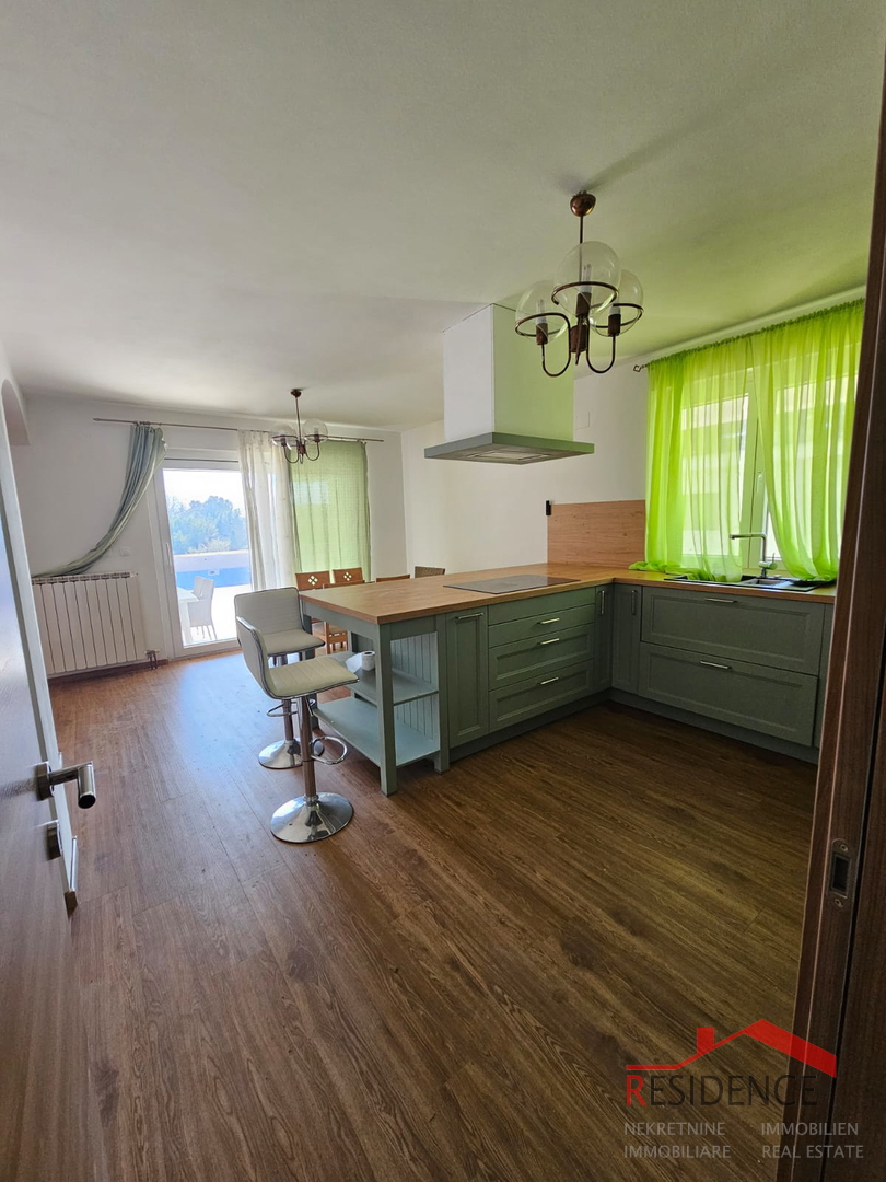 Banjole, hiša s tremi apartmaji in pogledom na morje