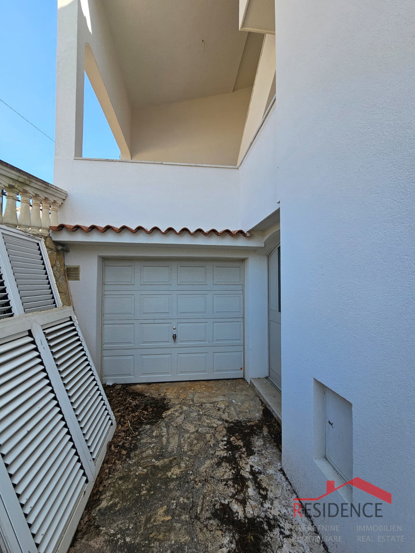 Banjole, hiša s tremi apartmaji in pogledom na morje