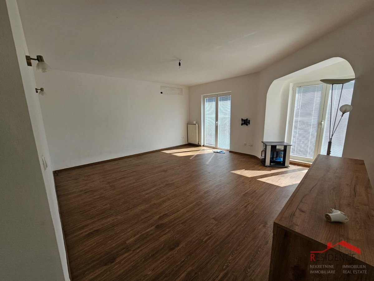 Banjole, hiša s tremi apartmaji in pogledom na morje