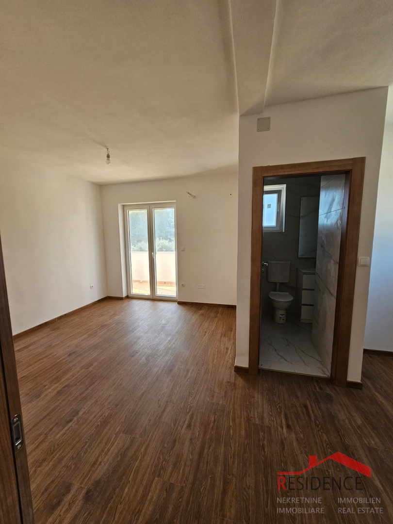 Banjole, hiša s tremi apartmaji in pogledom na morje