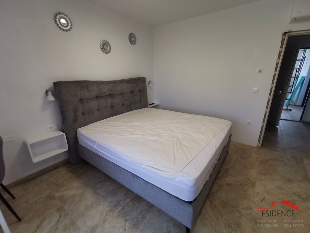 Medulin, samostojna hiša s 3 apartmaji, pogled na morje