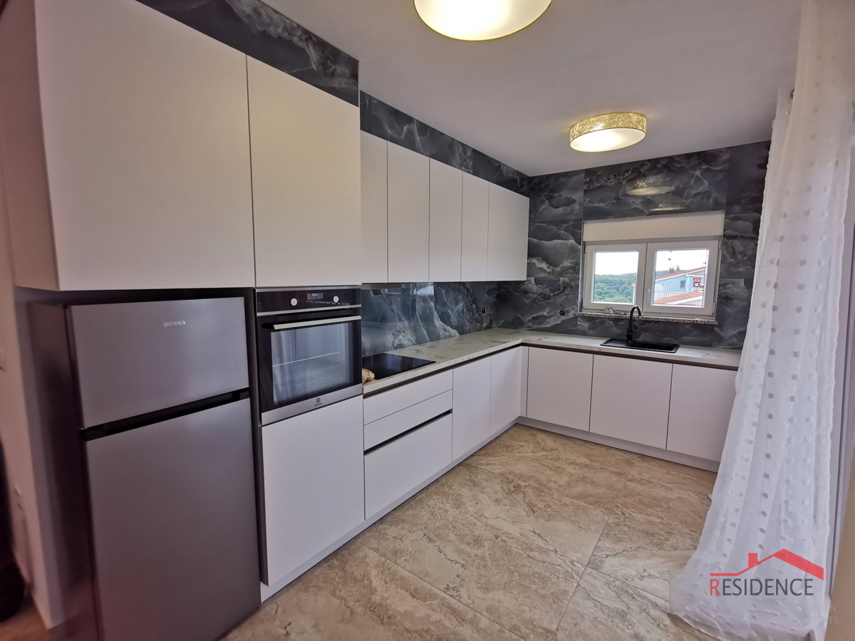 Medulin, samostojna hiša s 3 apartmaji, pogled na morje