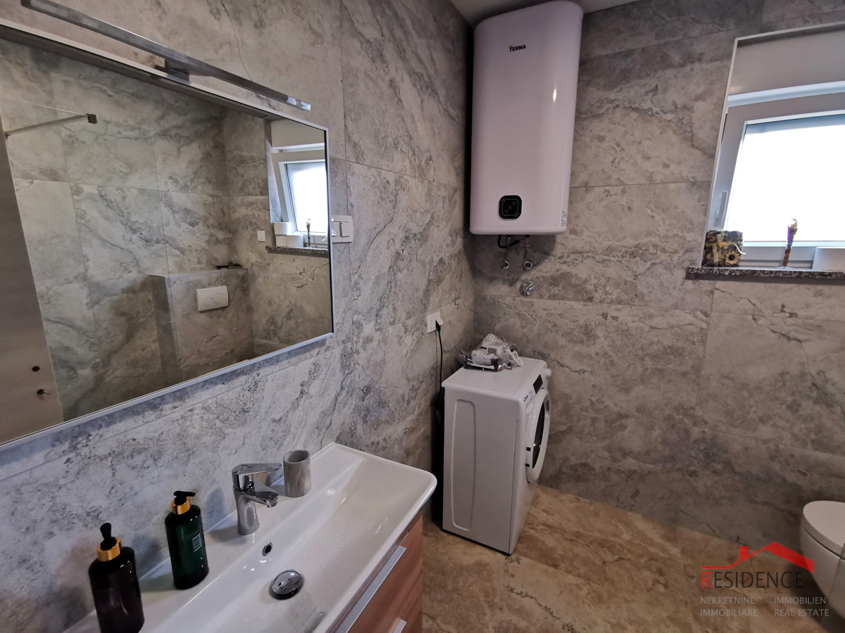 Medulin, samostojna hiša s 3 apartmaji, pogled na morje