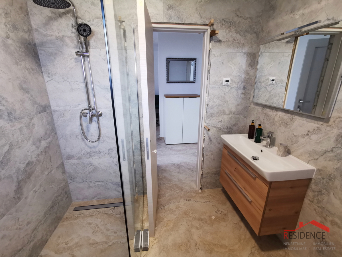 Medulin, samostojna hiša s 3 apartmaji, pogled na morje