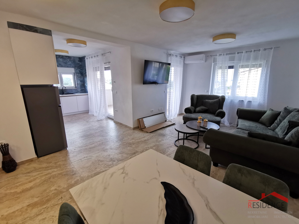 Medulin, samostojna hiša s 3 apartmaji, pogled na morje