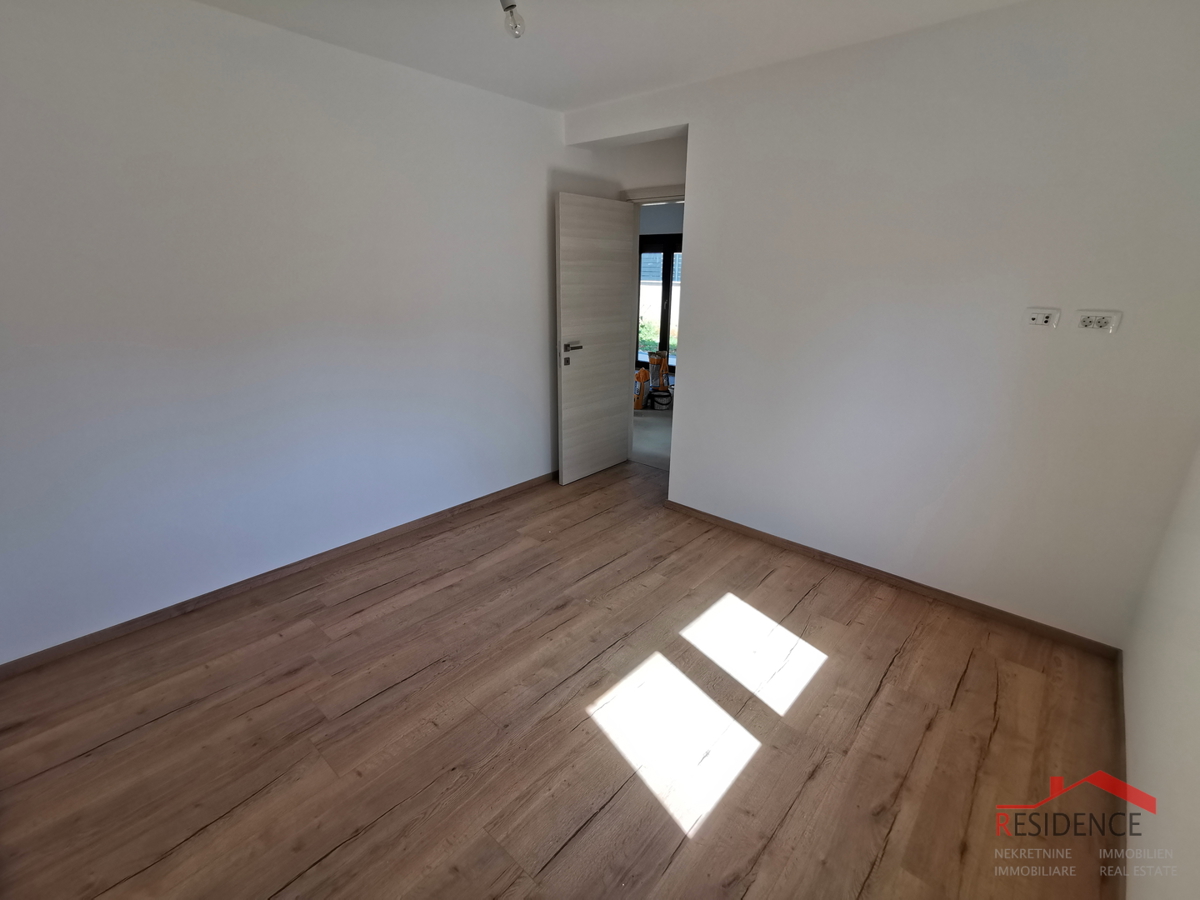 Medulin, novogradnja, stanovanje v pritličju z vrtom