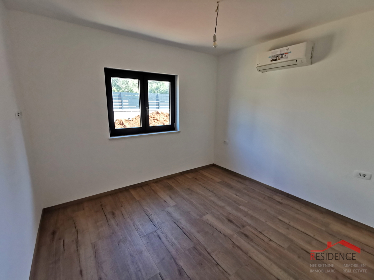 Medulin, novogradnja, stanovanje v pritličju z vrtom