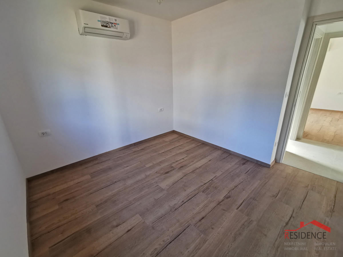 Medulin, novogradnja, stanovanje v pritličju z vrtom