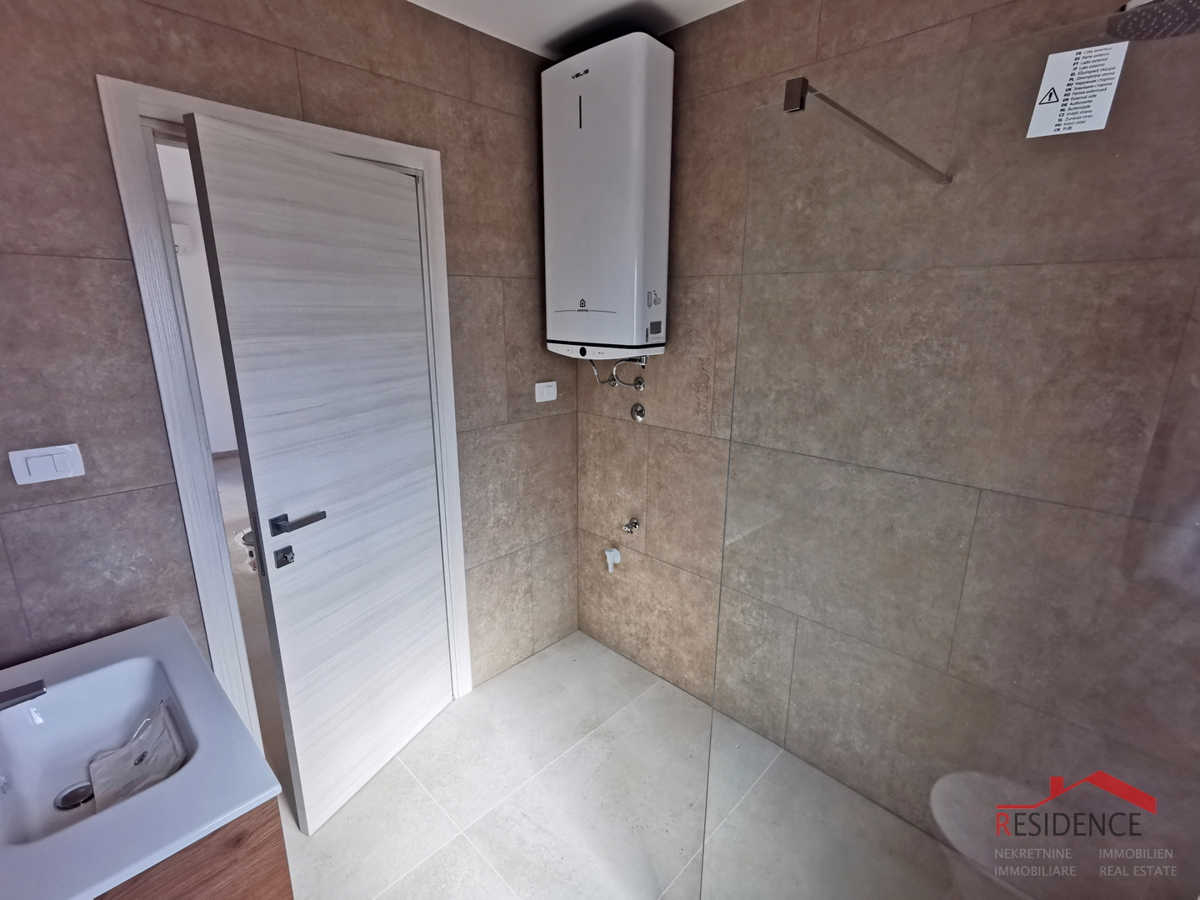 Medulin, novogradnja, stanovanje v pritličju z vrtom