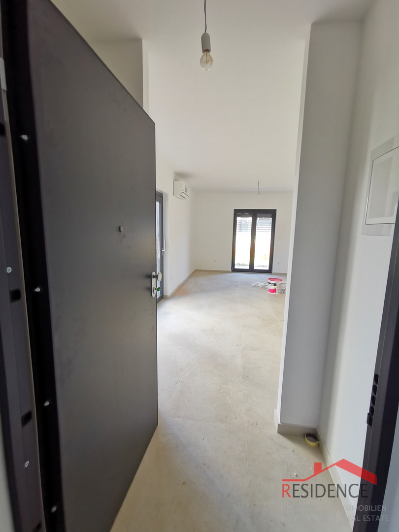 Medulin, novogradnja, stanovanje v pritličju z vrtom