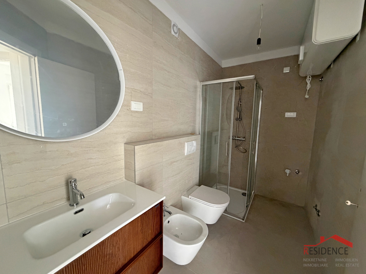 Pula, Valdebek, stanovanje v pritličju, 2 spalnici, parkirno mesto