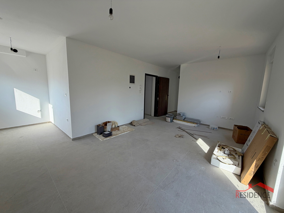 Pula, Valdebek, stanovanje v pritličju, 2 spalnici, parkirno mesto