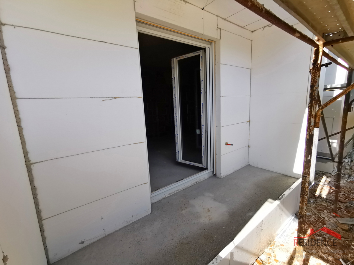 Pula, Valdebek, stanovanje v pritličju, 2 spalnici, parkirno mesto