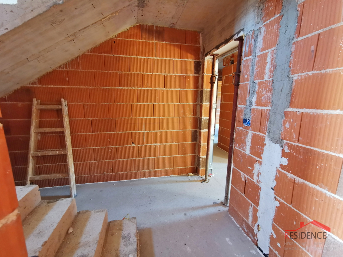 Pula, Valdebek, stanovanje v pritličju, 2 spalnici, parkirno mesto