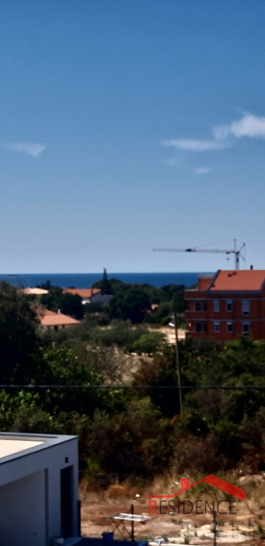 PEROJ, STANOVANJE V 2. NADSTROPJU, POGLED NA MORJE
