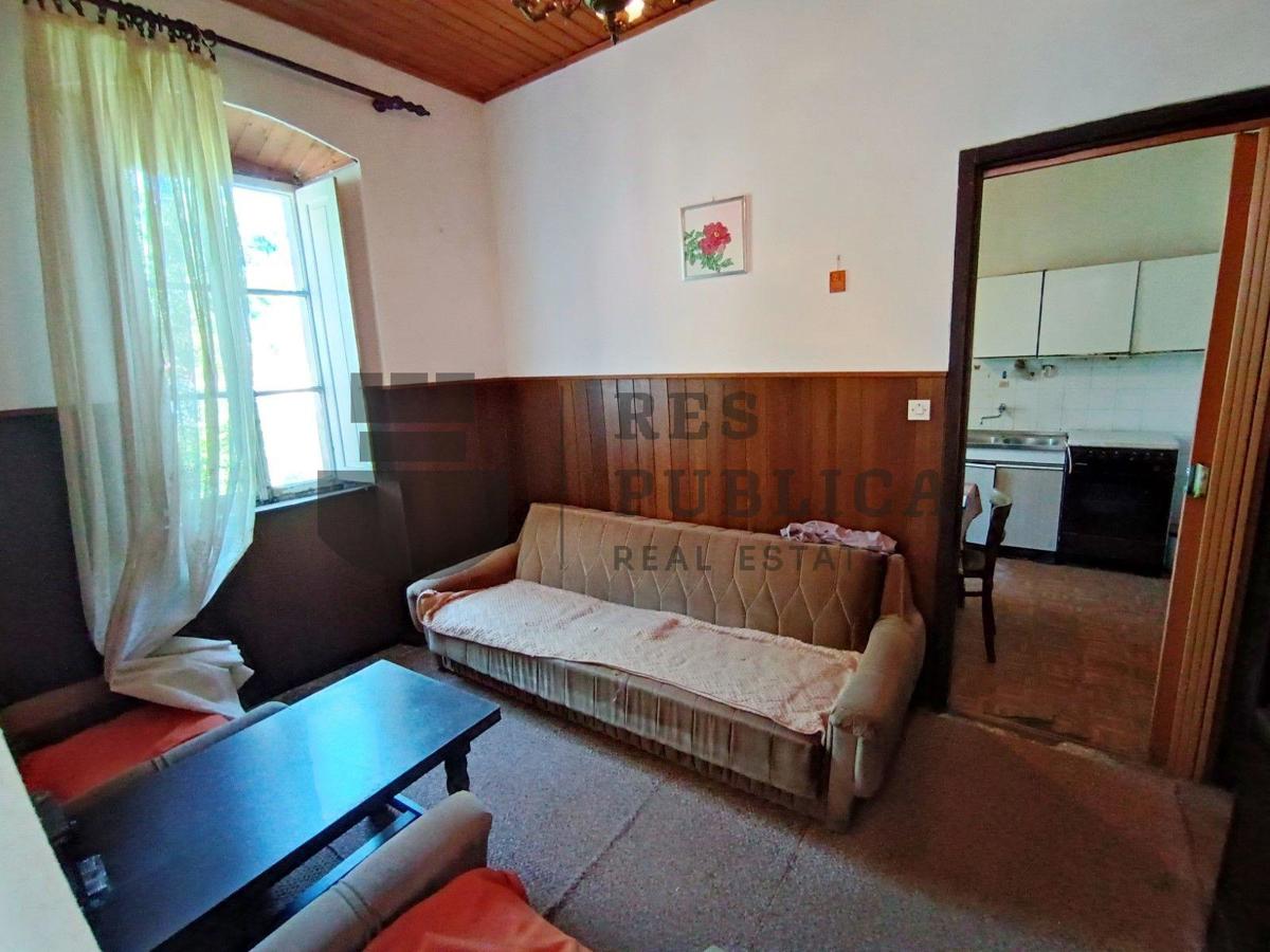 KAMENA KUĆA U SRCU PELJEŠCA - CIJENA NA UPIT