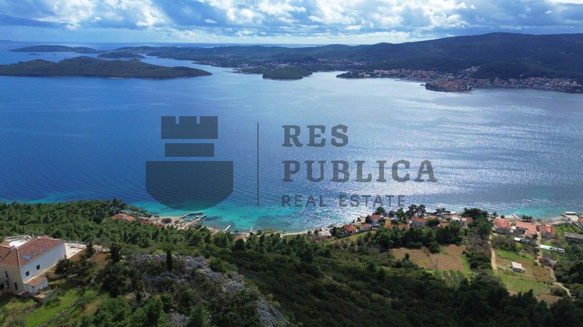 KAMENA KUĆA NA PELJEŠCU