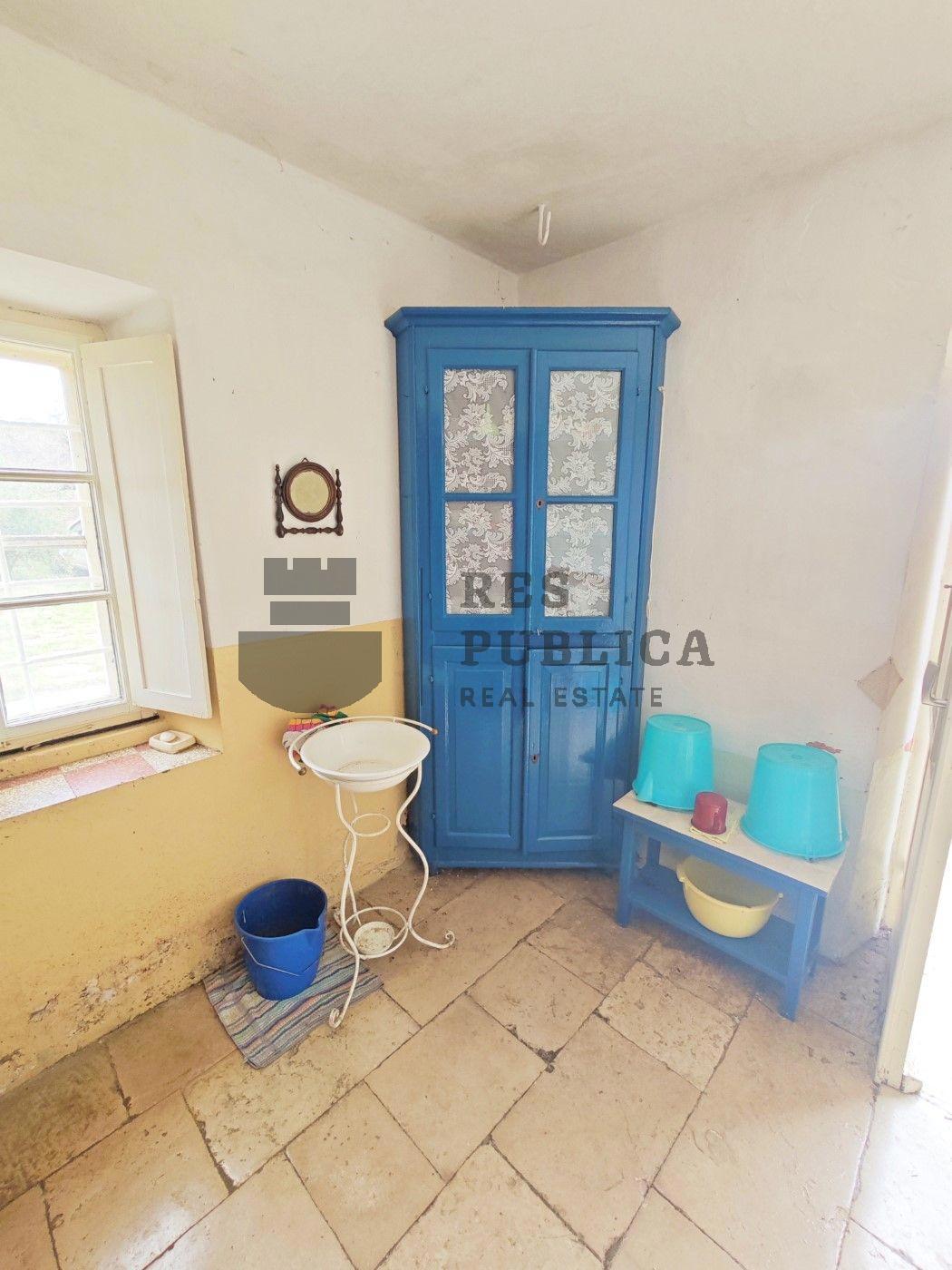 KAMENA KUĆA NA PELJEŠCU