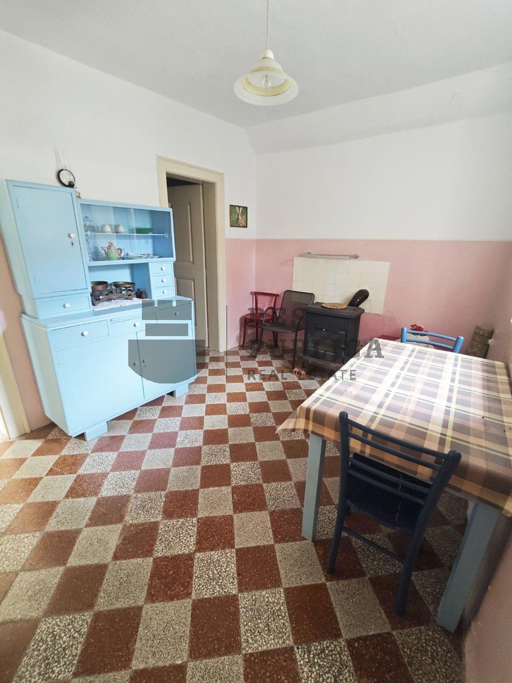 KAMENA KUĆA NA PELJEŠCU