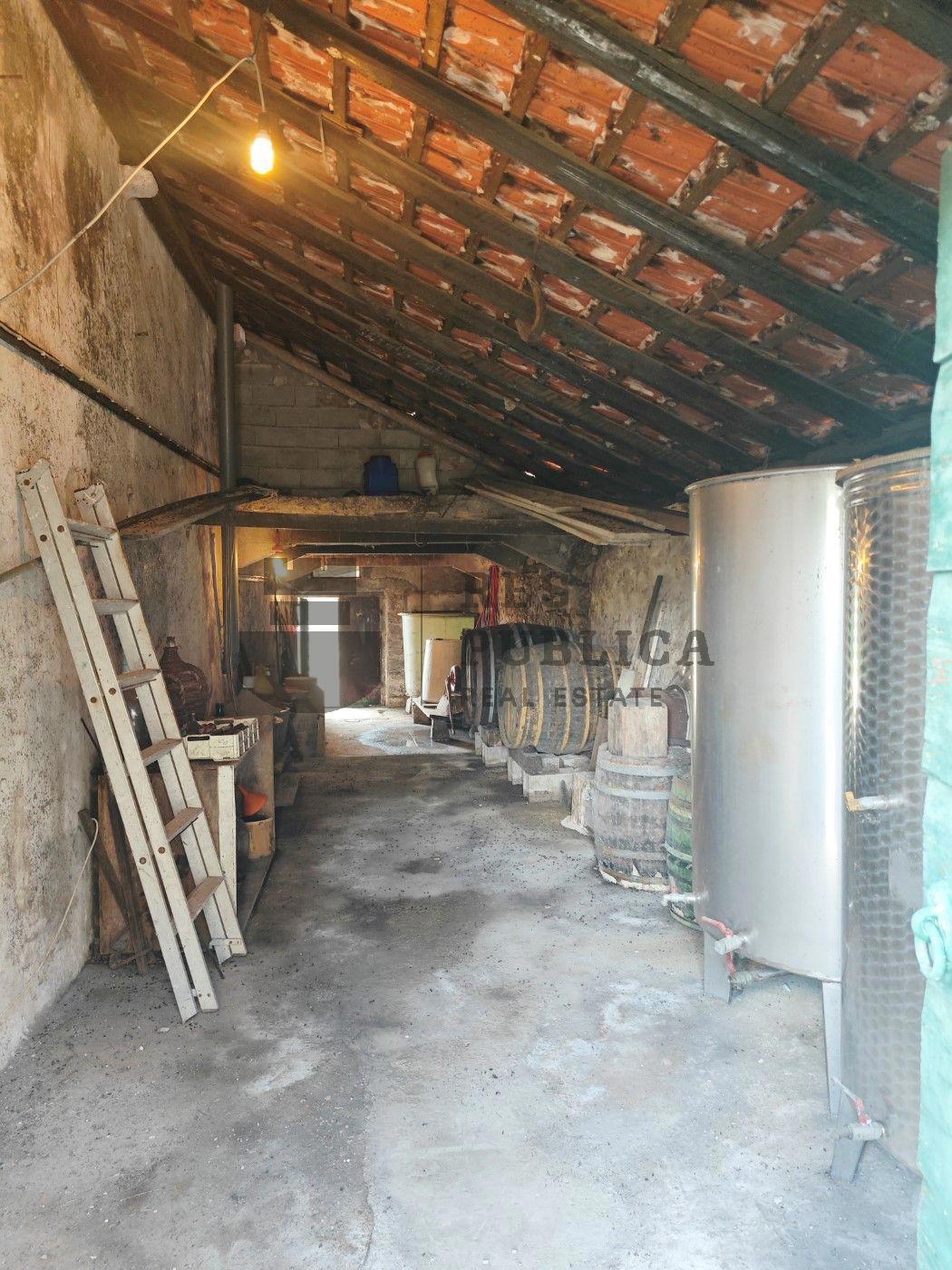 KAMENA KUĆA NA PELJEŠCU