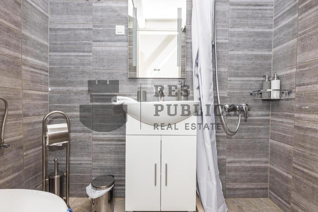 APARTMANI S POSLOVNIM PROSTOROM U STAROM GRADU - CIJENA NA UPIT