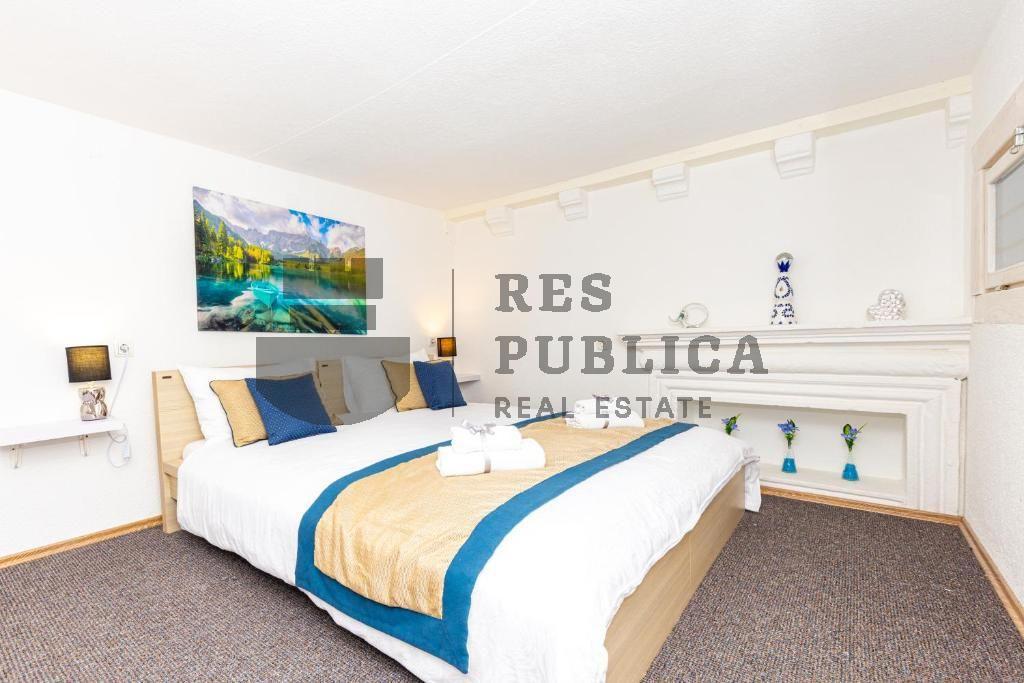 APARTMANI S POSLOVNIM PROSTOROM U STAROM GRADU - CIJENA NA UPIT