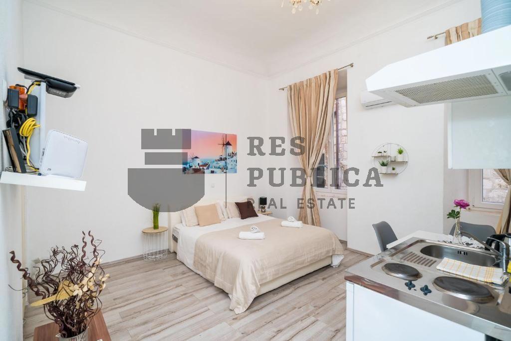 APARTMANI S POSLOVNIM PROSTOROM U STAROM GRADU - CIJENA NA UPIT