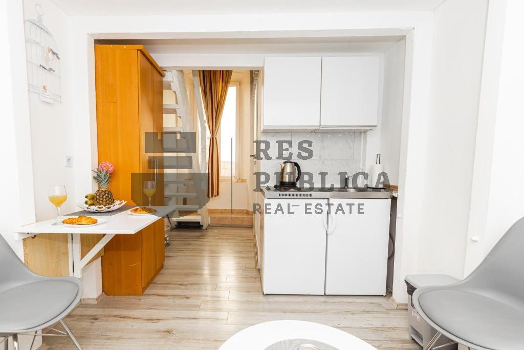 APARTMANI S POSLOVNIM PROSTOROM U STAROM GRADU - CIJENA NA UPIT