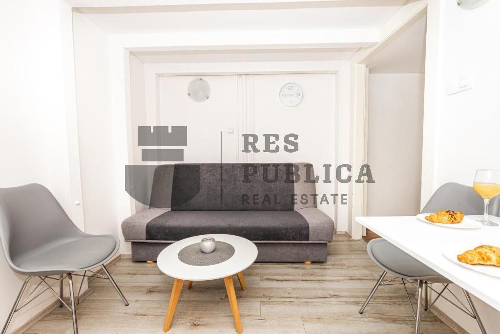 APARTMANI S POSLOVNIM PROSTOROM U STAROM GRADU - CIJENA NA UPIT