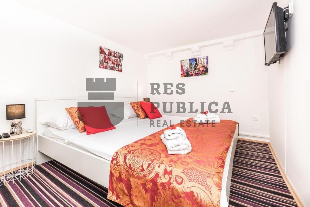 APARTMANI S POSLOVNIM PROSTOROM U STAROM GRADU - CIJENA NA UPIT